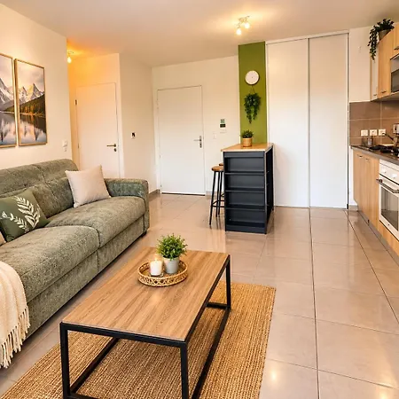 L Ideal , Avec Et Digicode Possibilite Location Voiture , Climatisation, Cheminee, Netflix, Petit Dejeuner, Repas Du Soir Fondue, Raclette, Barbecue Sur Demande Appartement *